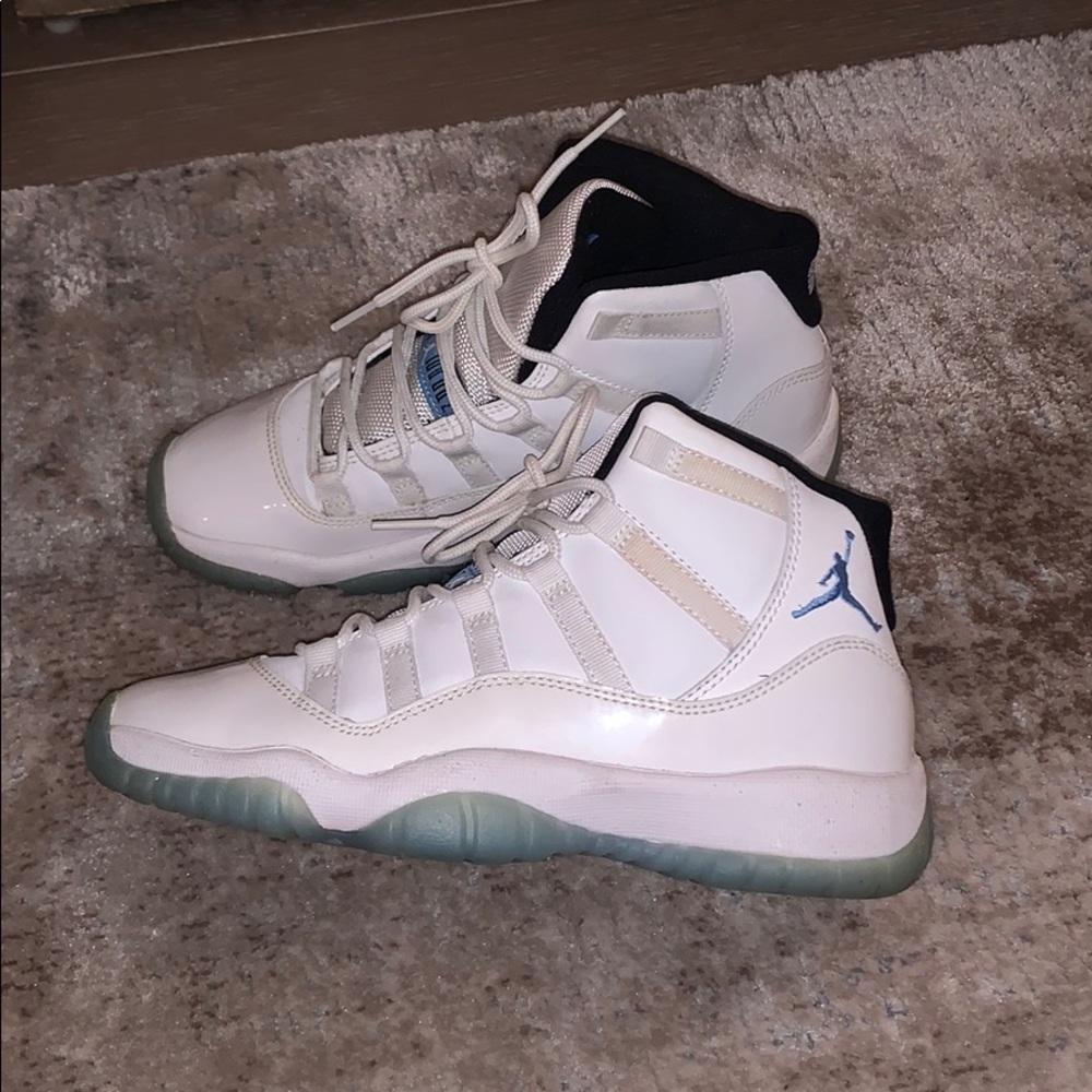 Jordan 11 Retro Legend Blue